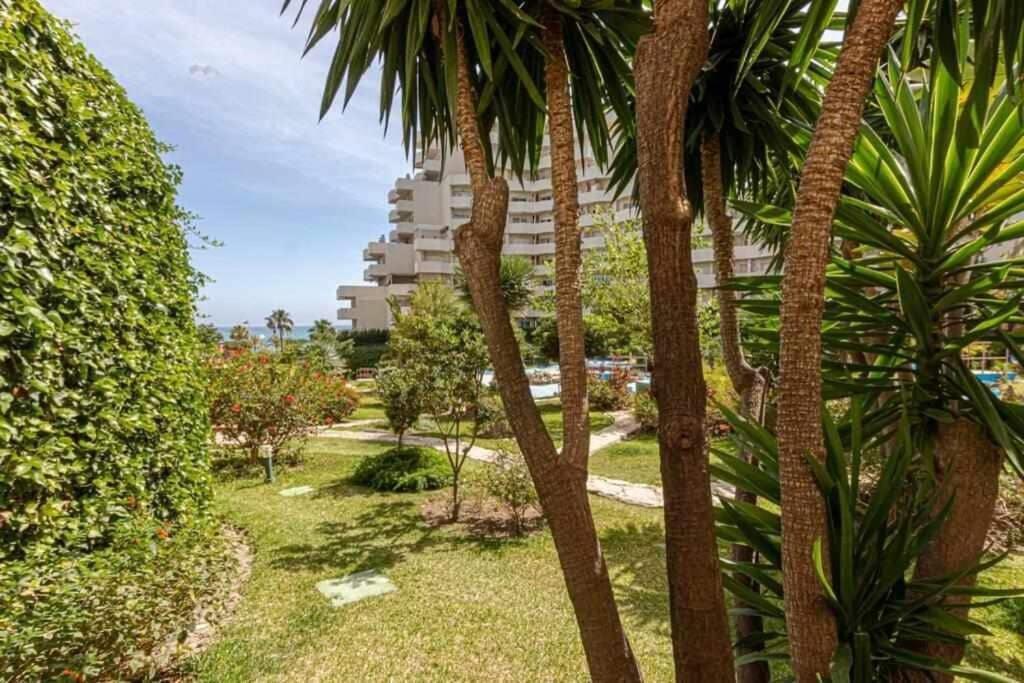 797 Holiday Rentals- Precioso Piso Con Vistas Al Jardin En Benalbeach Benalmádena Extérieur photo